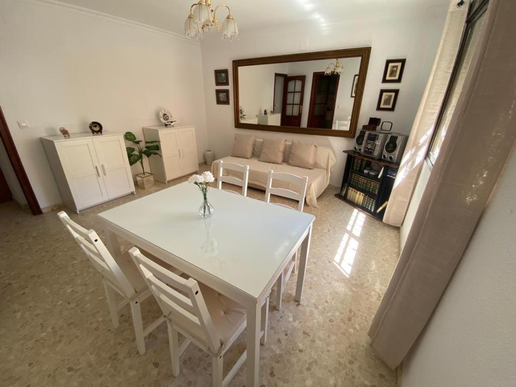 Apartamento Familiar En Barrio Reina Victoria Huelva Exterior foto